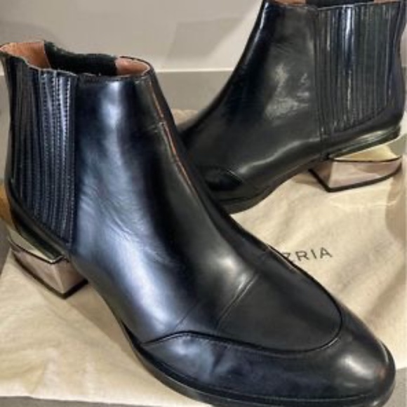 BCBGMAXAZRIA Black Alanna Leather Bootie - Picture 5 of 7